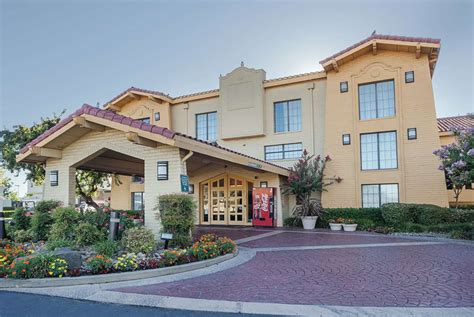 cheap hotels in sacramento california that are pet friendly